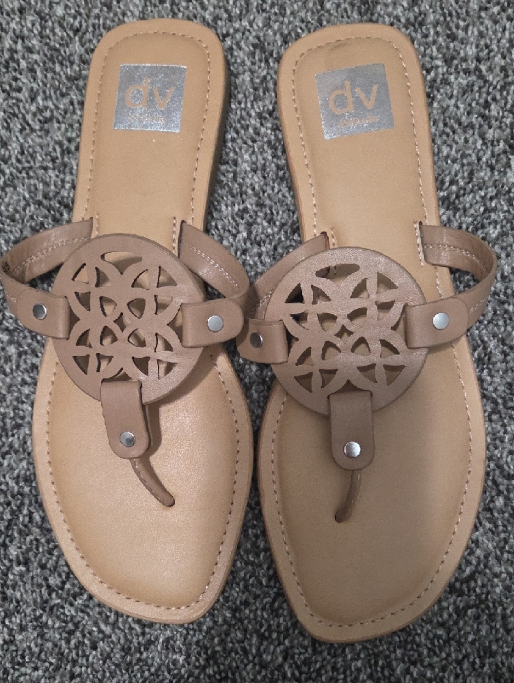 DV By Dolce Vita Tan Cutout Leather Thong Sandals - Tan